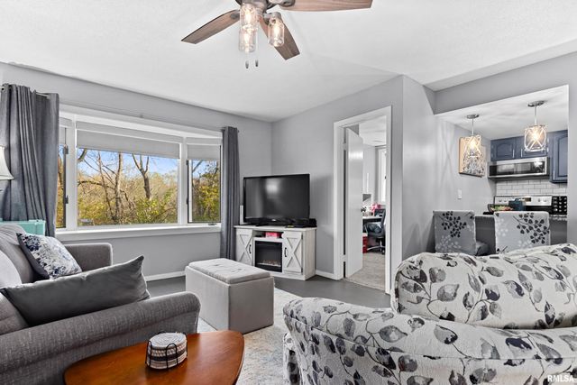 6300 N Allen Rd Unit 10, Peoria, IL 61614