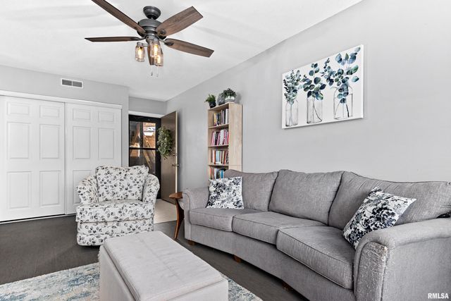 6300 N Allen Rd Unit 10, Peoria, IL 61614