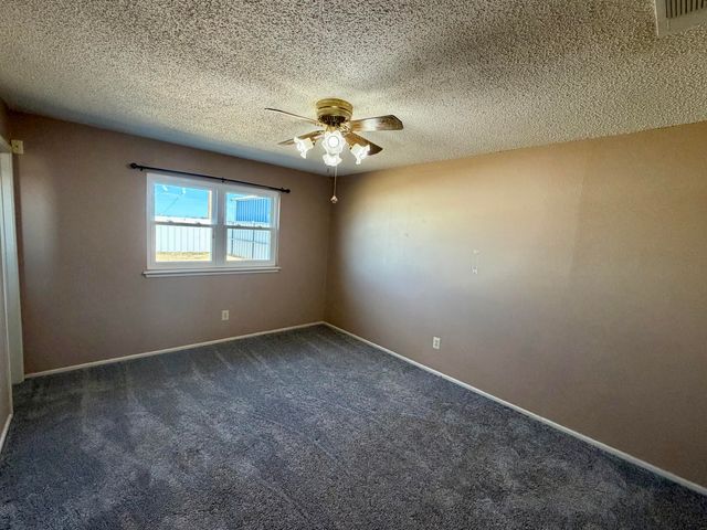 1420 W 26th Street, Plainview, TX 79072