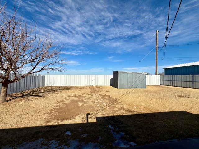 1420 W 26th Street, Plainview, TX 79072