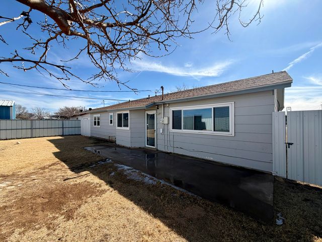 1420 W 26th Street, Plainview, TX 79072