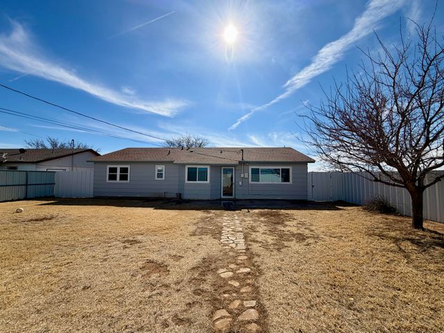 1420 W 26th Street, Plainview, TX 79072