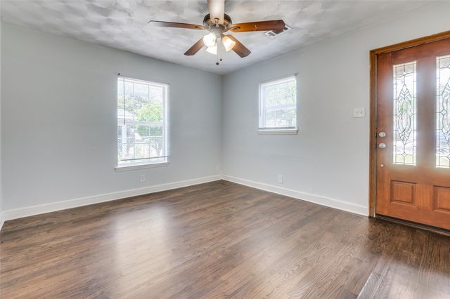 511 Archer Avenue, Cockrell Hill, TX 75211