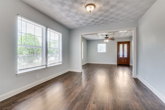 511 Archer Avenue, Cockrell Hill, TX 75211