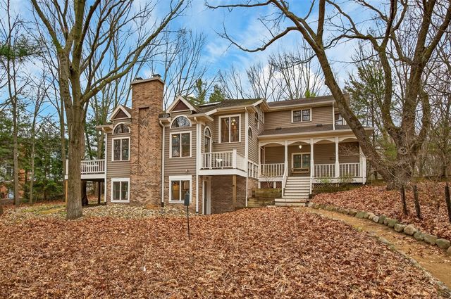 3140 Wild Dunes Path, Stevensville, MI 49127