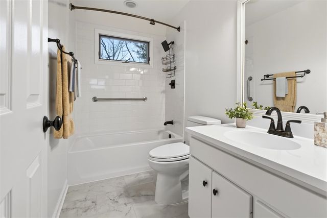 3140 Wild Dunes Path, Stevensville, MI 49127