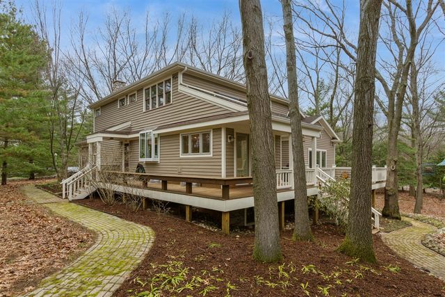 3140 Wild Dunes Path, Stevensville, MI 49127