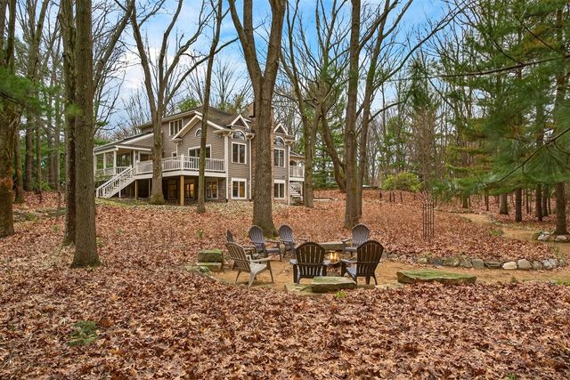 3140 Wild Dunes Path, Stevensville, MI 49127