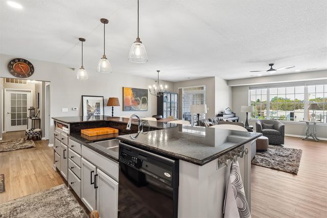 3031 Grand Avenue 212, Des Moines, IA 50312