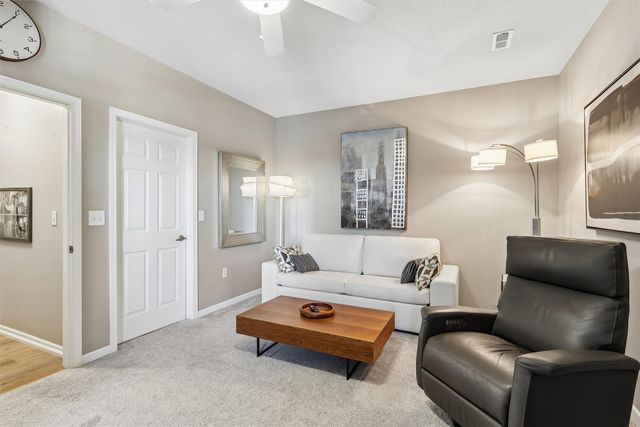 3031 Grand Avenue 212, Des Moines, IA 50312