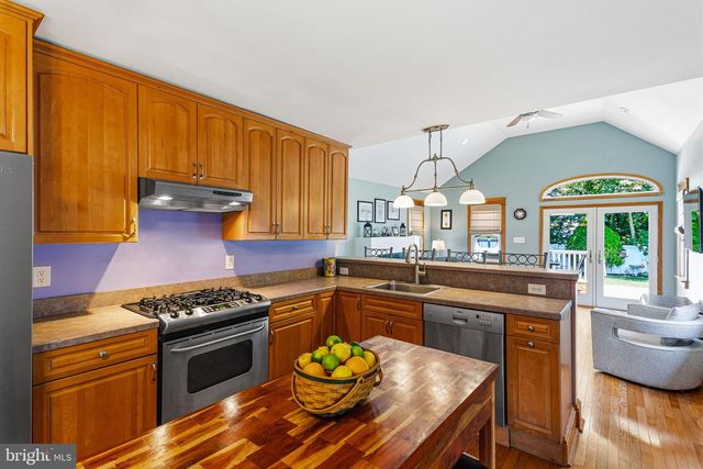 9 MOORE AVE, Barrington, NJ 08007