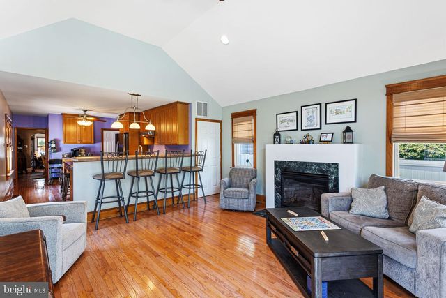 9 MOORE AVE, Barrington, NJ 08007