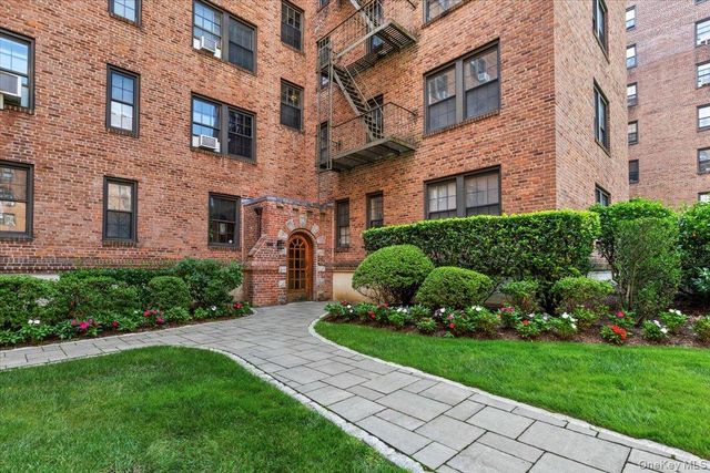 196 Garth 1F, Scarsdale, NY 10583