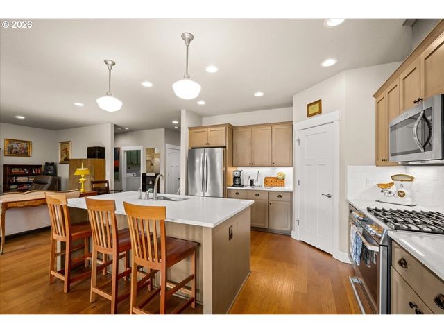 1960 SILVERSTONE Dr, Forest Grove, OR 97116