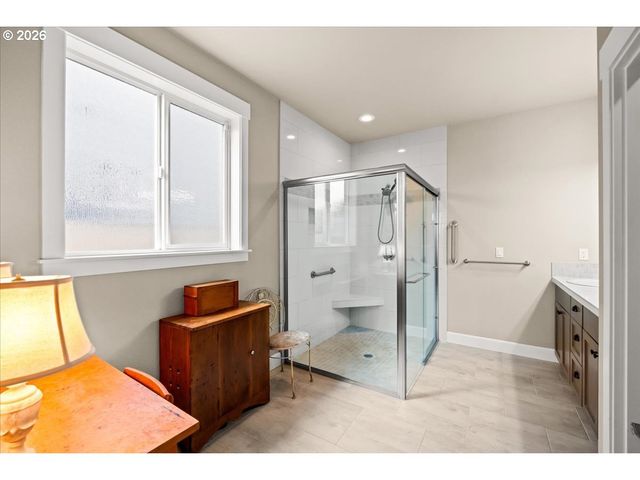 1960 SILVERSTONE Dr, Forest Grove, OR 97116