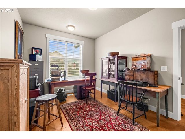 1960 SILVERSTONE Dr, Forest Grove, OR 97116