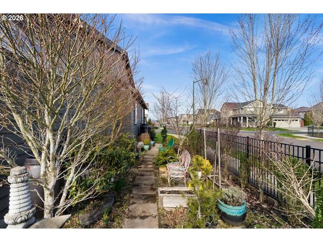 1960 SILVERSTONE Dr, Forest Grove, OR 97116