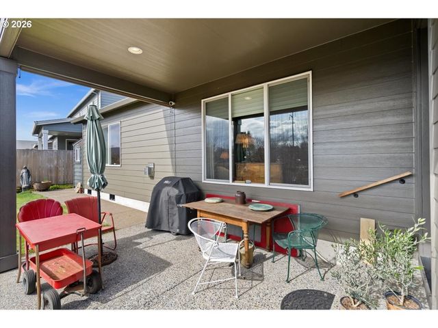 1960 SILVERSTONE Dr, Forest Grove, OR 97116