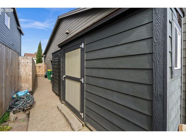 1960 SILVERSTONE Dr, Forest Grove, OR 97116