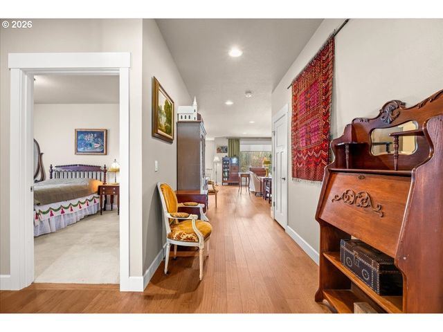 1960 SILVERSTONE Dr, Forest Grove, OR 97116