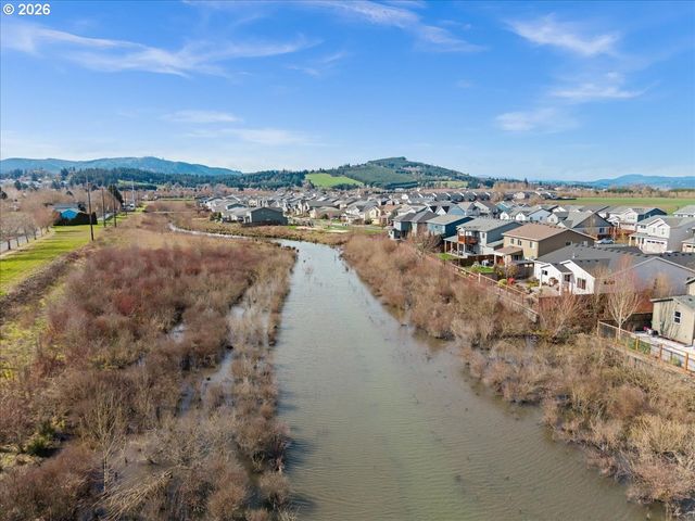 1960 SILVERSTONE Dr, Forest Grove, OR 97116