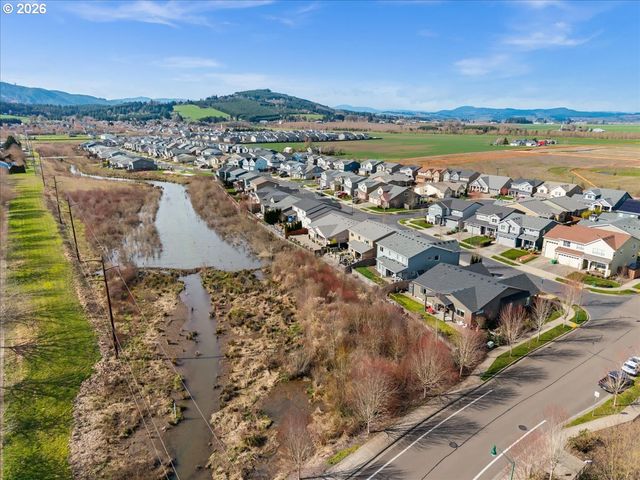 1960 SILVERSTONE Dr, Forest Grove, OR 97116