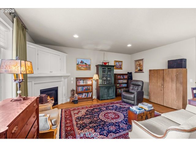 1960 SILVERSTONE Dr, Forest Grove, OR 97116