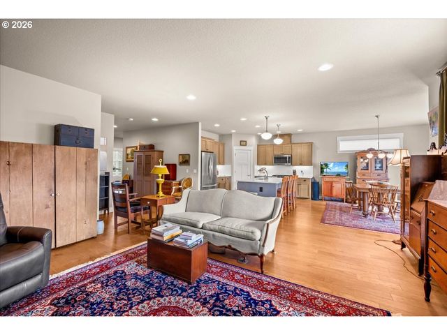 1960 SILVERSTONE Dr, Forest Grove, OR 97116