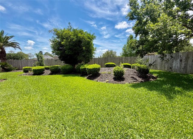 3613 Knotty Pine Circle, Pearland, TX 77581