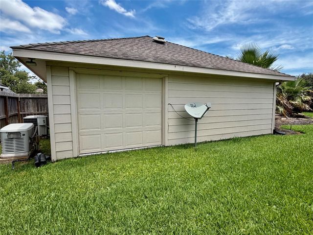 3613 Knotty Pine Circle, Pearland, TX 77581