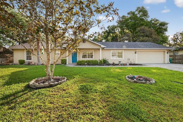 130 N JOHNS STREET, Mount Dora, FL 32757