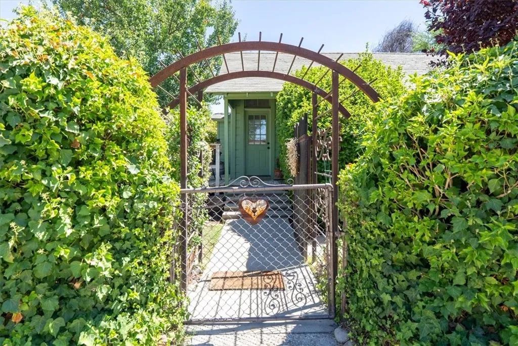 647 Vine Street, Paso Robles, CA 93446