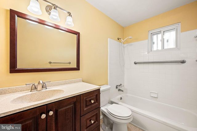 309 PRINTZ AVE, Essington, PA 19029