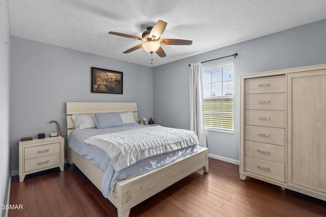 923 Red Oak Lane, Dandridge, TN 37725