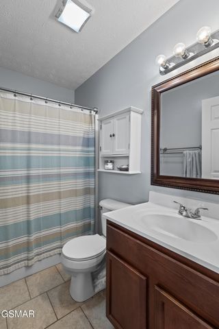923 Red Oak Lane, Dandridge, TN 37725