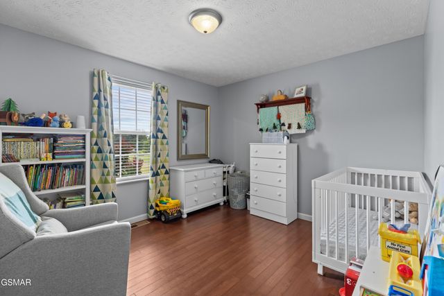 923 Red Oak Lane, Dandridge, TN 37725