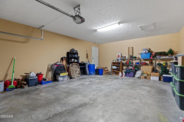 923 Red Oak Lane, Dandridge, TN 37725