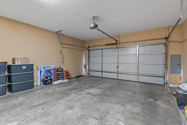 923 Red Oak Lane, Dandridge, TN 37725