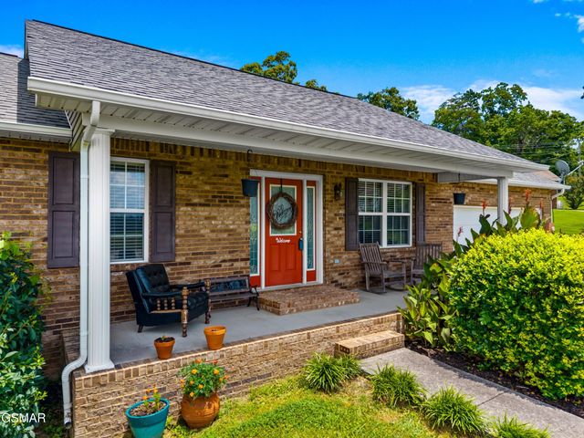 923 Red Oak Lane, Dandridge, TN 37725