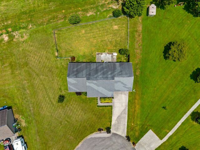 923 Red Oak Lane, Dandridge, TN 37725