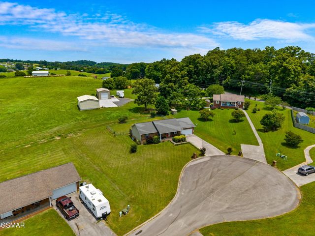923 Red Oak Lane, Dandridge, TN 37725