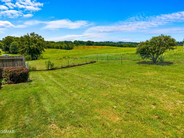 923 Red Oak Lane, Dandridge, TN 37725