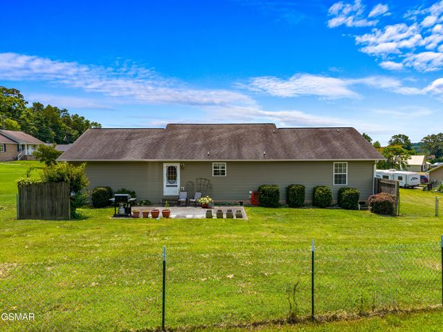 923 Red Oak Lane, Dandridge, TN 37725