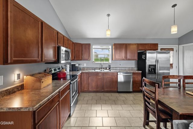 923 Red Oak Lane, Dandridge, TN 37725
