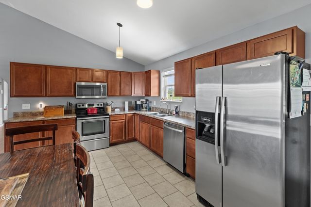 923 Red Oak Lane, Dandridge, TN 37725