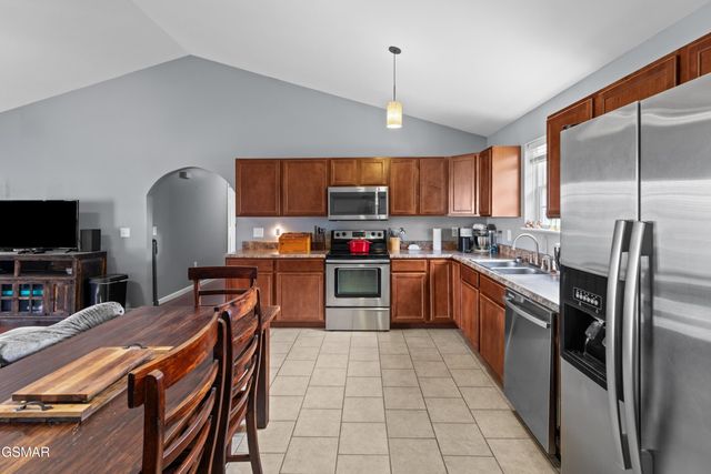 923 Red Oak Lane, Dandridge, TN 37725