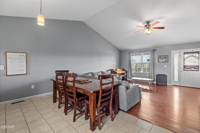 923 Red Oak Lane, Dandridge, TN 37725