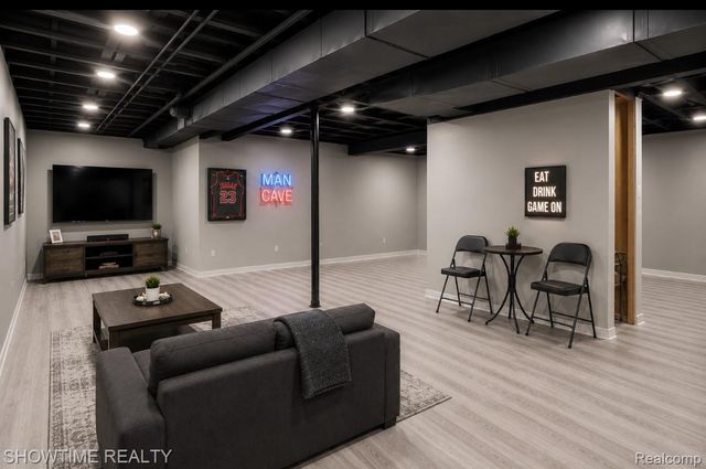 7386 Tottenham, Shelby Charter Township, MI 48317