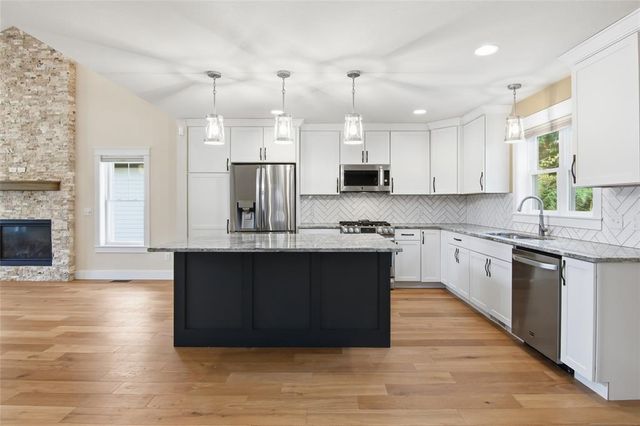 3746 Crest Ridge Court, Eau Claire, WI 54701
