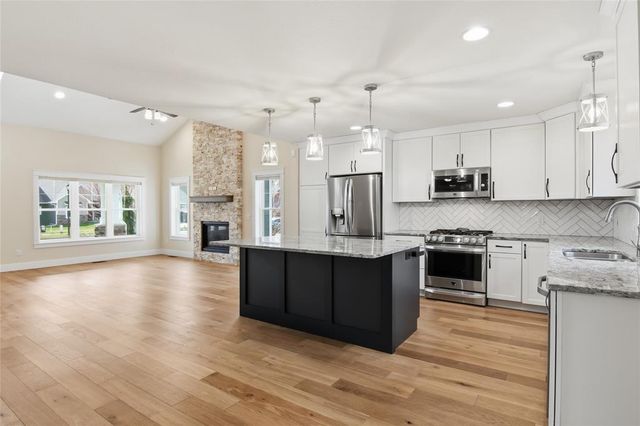 3746 Crest Ridge Court, Eau Claire, WI 54701